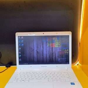 Notebook Samsung 4G SSD 120g BRANCO